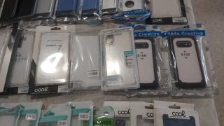 Lote 77 fundas de teléfono móvil de varios modelos