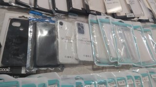 Lote 77 fundas de teléfono móvil de varios modelos