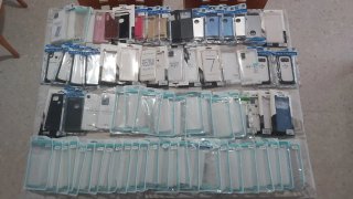 Lote 77 fundas de teléfono móvil de varios modelos