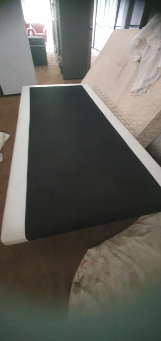 Cama y Somier Negro/Blanco