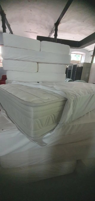 Cama y Somier Negro/Blanco