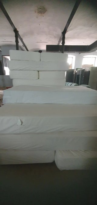 Cama y Somier Negro/Blanco