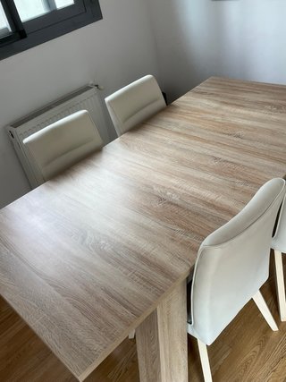 Mesa extensible y 4 sillas