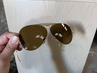 Gafas de sol aviador doradas