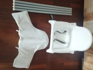 Trona Ikea con bandeja y cojín