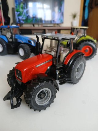 SIKU Massey Ferguson 8270