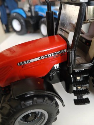 SIKU Massey Ferguson 8270