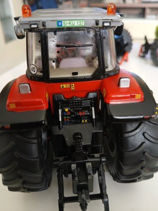 SIKU Massey Ferguson 8270
