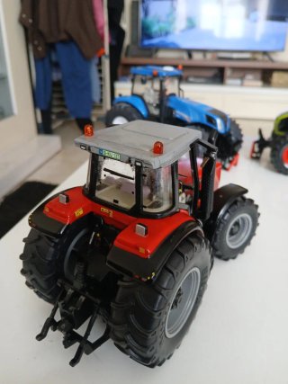 SIKU Massey Ferguson 8270