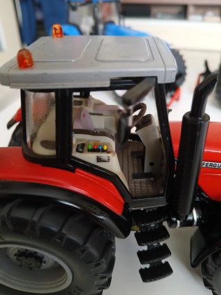 SIKU Massey Ferguson 8270