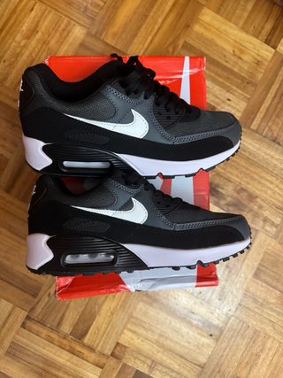 Nike Air Max 90 Negro y Gris