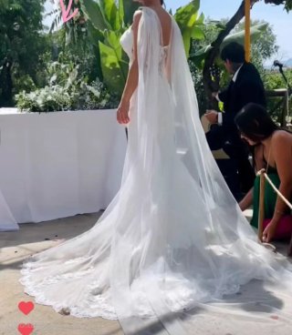 Vestido de Novia Blanco + capa extraible