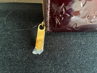Cartera Louis Vuitton charol burdeos