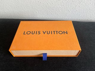 Cartera Louis Vuitton charol burdeos