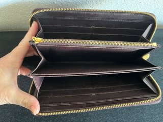Cartera Louis Vuitton charol burdeos