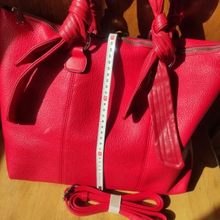Bolso de cuero rojo