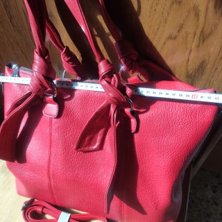 Bolso de cuero rojo