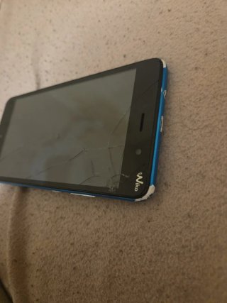 Móvil Wiko Negro/Azul con Pantalla Rota