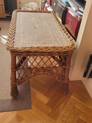 Mesa baja de ratán para jardín o balcón
