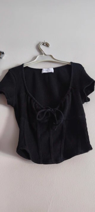 Camiseta  cropped  blanco y negro T.S.Zara.