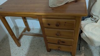Dormitorio: armario, cabecero escritorio, estante