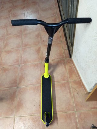 Patinete Oxelo Amarillo y Negro
