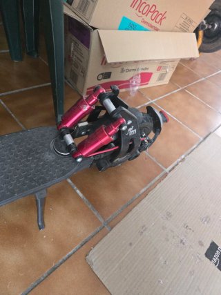 Patinete eléctrico con cargador