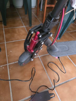 Patinete eléctrico con cargador