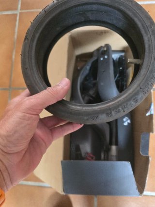 Patinete eléctrico con cargador