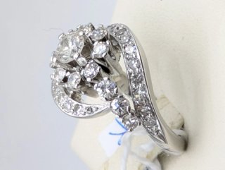 Anillo de platino con diamantes