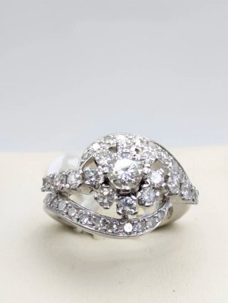 Anillo de platino con diamantes