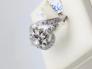 Anillo de platino con diamantes