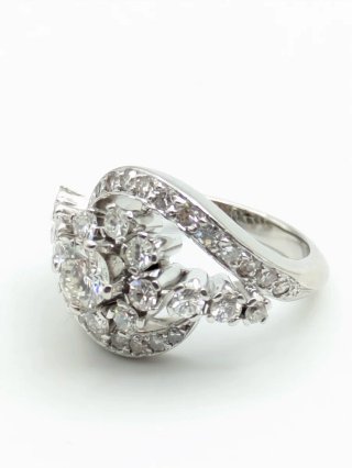 Anillo de platino con diamantes
