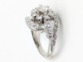 Anillo de platino con diamantes