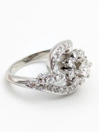 Anillo de platino con diamantes