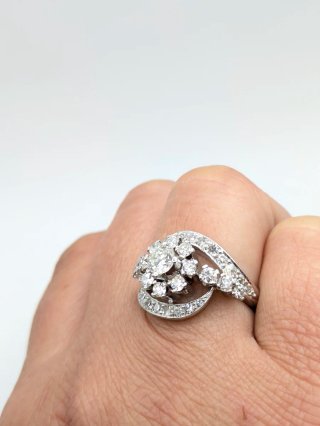 Anillo de platino con diamantes