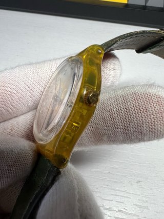 Swatch Reloj Oro y Verde
