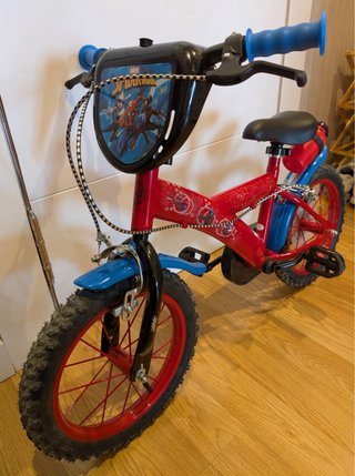 Bicicleta Spiderman 14 con ruedines.