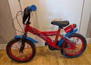 Bicicleta Spiderman 14 con ruedines.