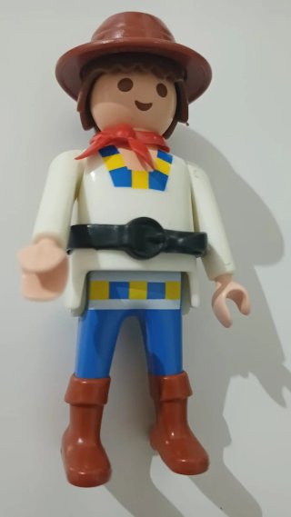 Playmobil vaquero con sombrero y pañuelo