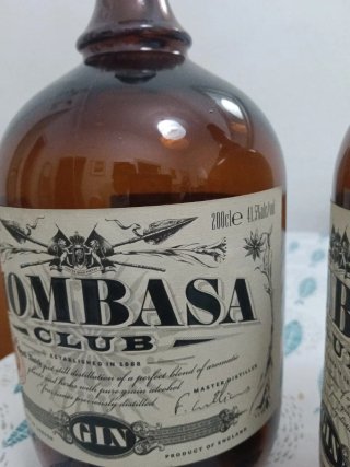 Botella Mombasa Club vacía 200cl  Botella sellada