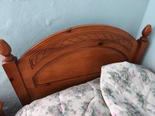 2 camas de 90 y mesita de noche