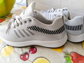 Zapatillas deportivas y sandalias