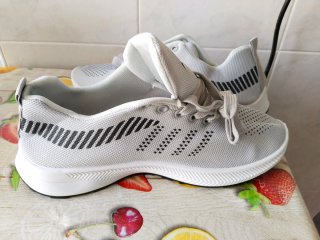 Zapatillas deportivas y sandalias