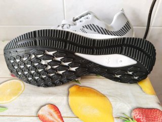 Zapatillas deportivas y sandalias