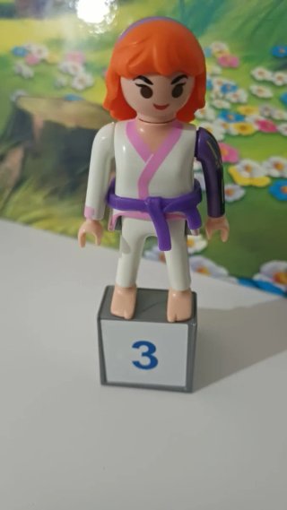Playmobil figura karateca con podium