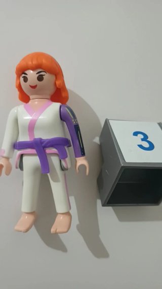 Playmobil figura karateca con podium
