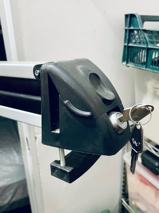 Porta esquís MENABO; usados una vez.