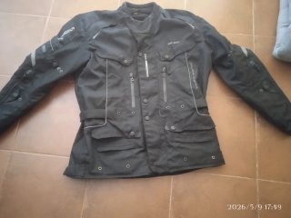 Chaqueta de moto negra