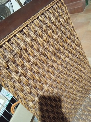 Silla de comedor de mimbre y madera